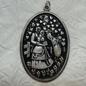 Vintage 1972 International Sterling Silver Victorian Lovers Ornament/Necklace